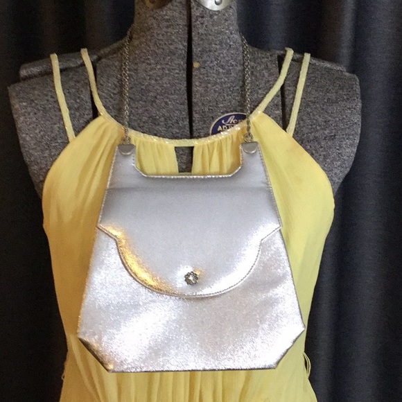Vintage Handbags - Beautiful, Versatile Silver Evening Bag